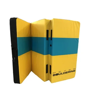 Peter bouldering Fatman crashpad
