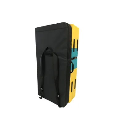 Peter bouldering Fatman crashpad
