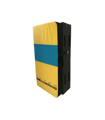 Peter bouldering Fatman crashpad