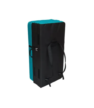 Peter bouldering Fatman crashpad