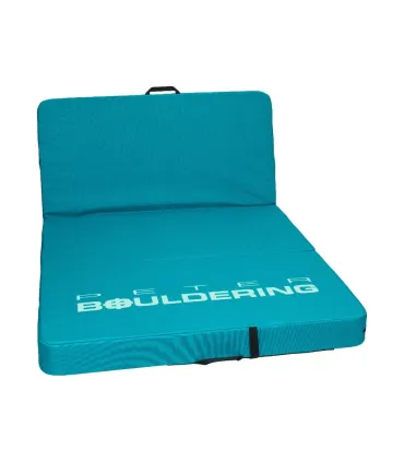 Peter bouldering Fatman crashpad