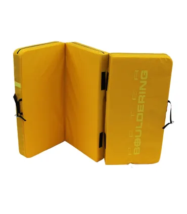 Peter bouldering Fatman crashpad