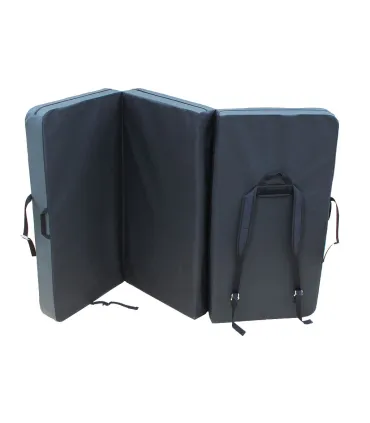 Peter bouldering Fatman crashpad grey