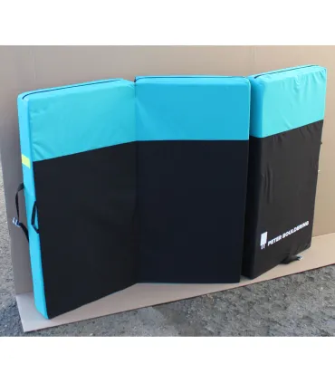 Peter bouldering Fatman crashpad